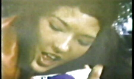 Enema rousse ATM bite laiteuse dans un trio vidéos gratuites de porno étrange